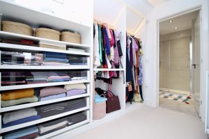 Walk in Wardrobe- click for photo gallery